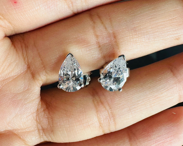 Colorless Pear Cut Real Moissanite Stud Earrings 18K Gold Studs For Bridal