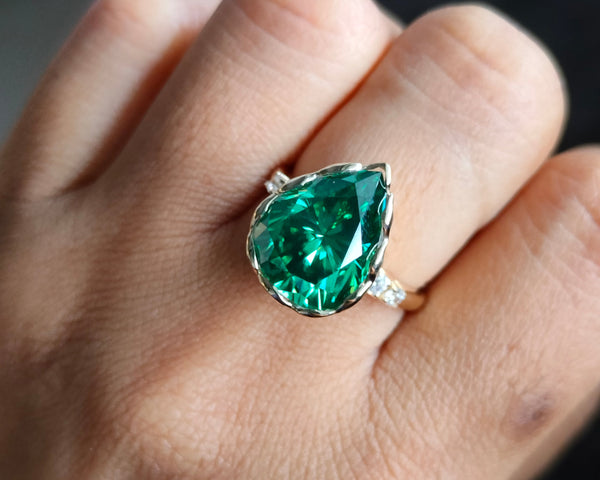 Pear Cut Big Engagement Ring 18K Gold Dark Green Moissanite Wedding Ring