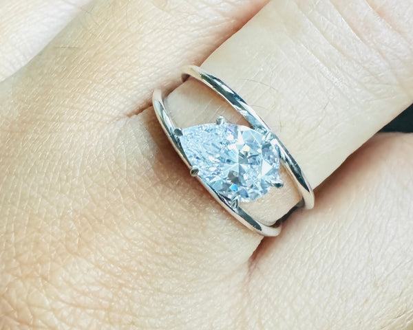 Solitaire Pear Engagement Ring Double Band Teardrop Moissanite Ring in Gold