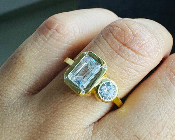 Emerald & Round Cut Moissanite Bezel Set Ring Toi Et Moi Engagement Ring